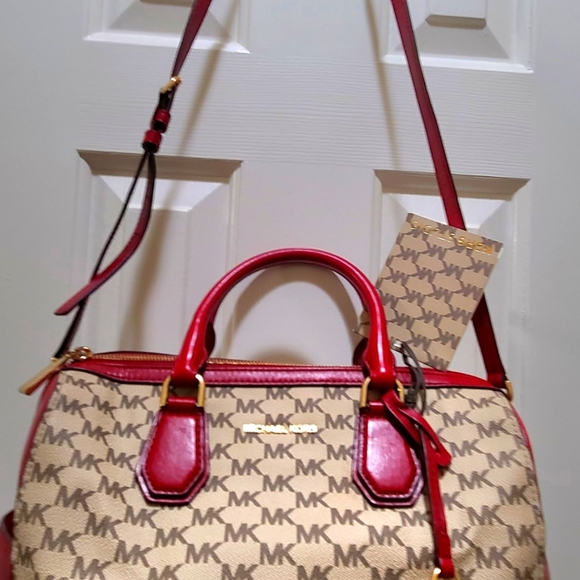 Michael Kors Studio Handbags - Michael Kors Purs Studio Mercer Medium Heritage Logo Duffel in Natural WineRed.